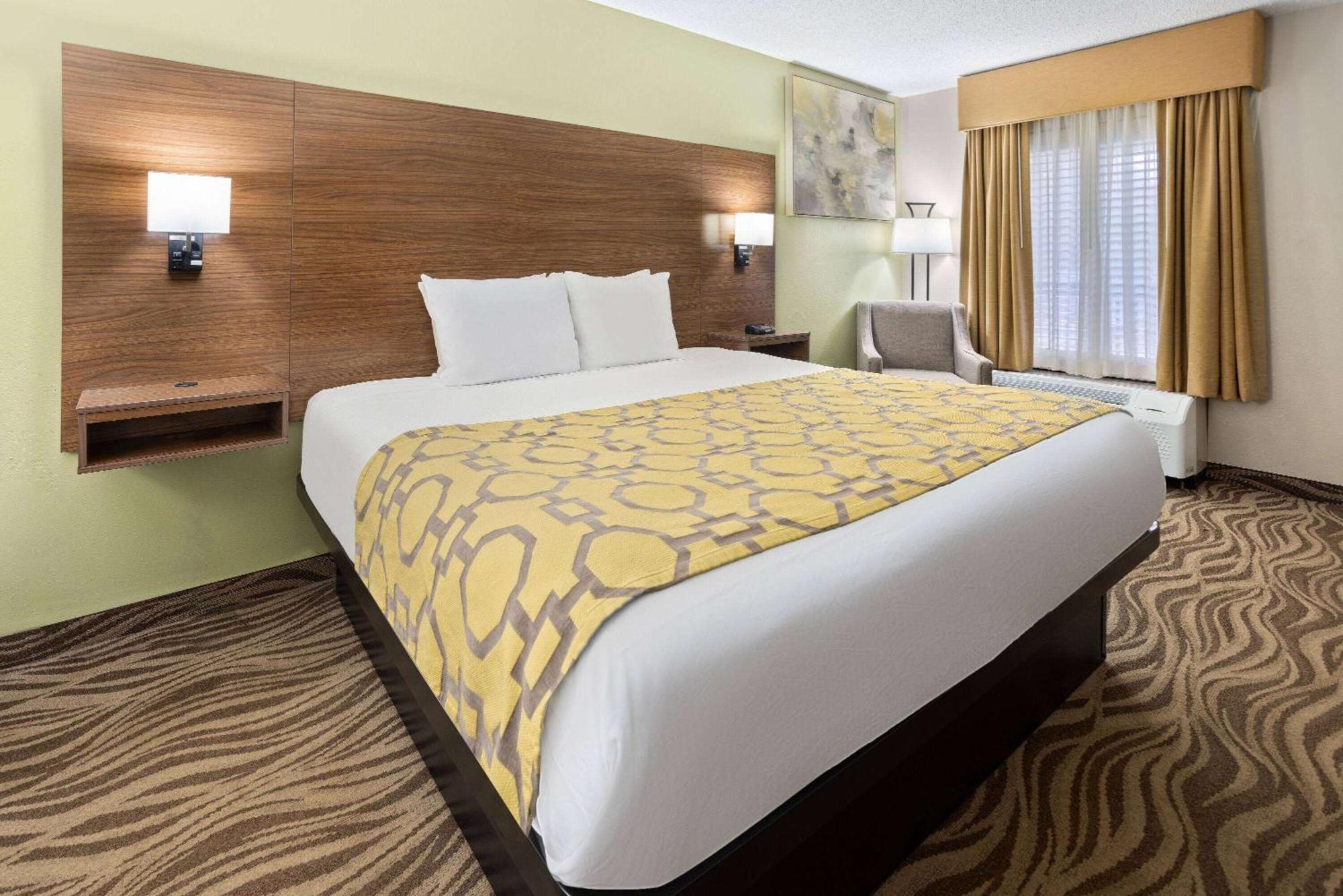 Baymont By Wyndham Griffin Hotel Exterior foto